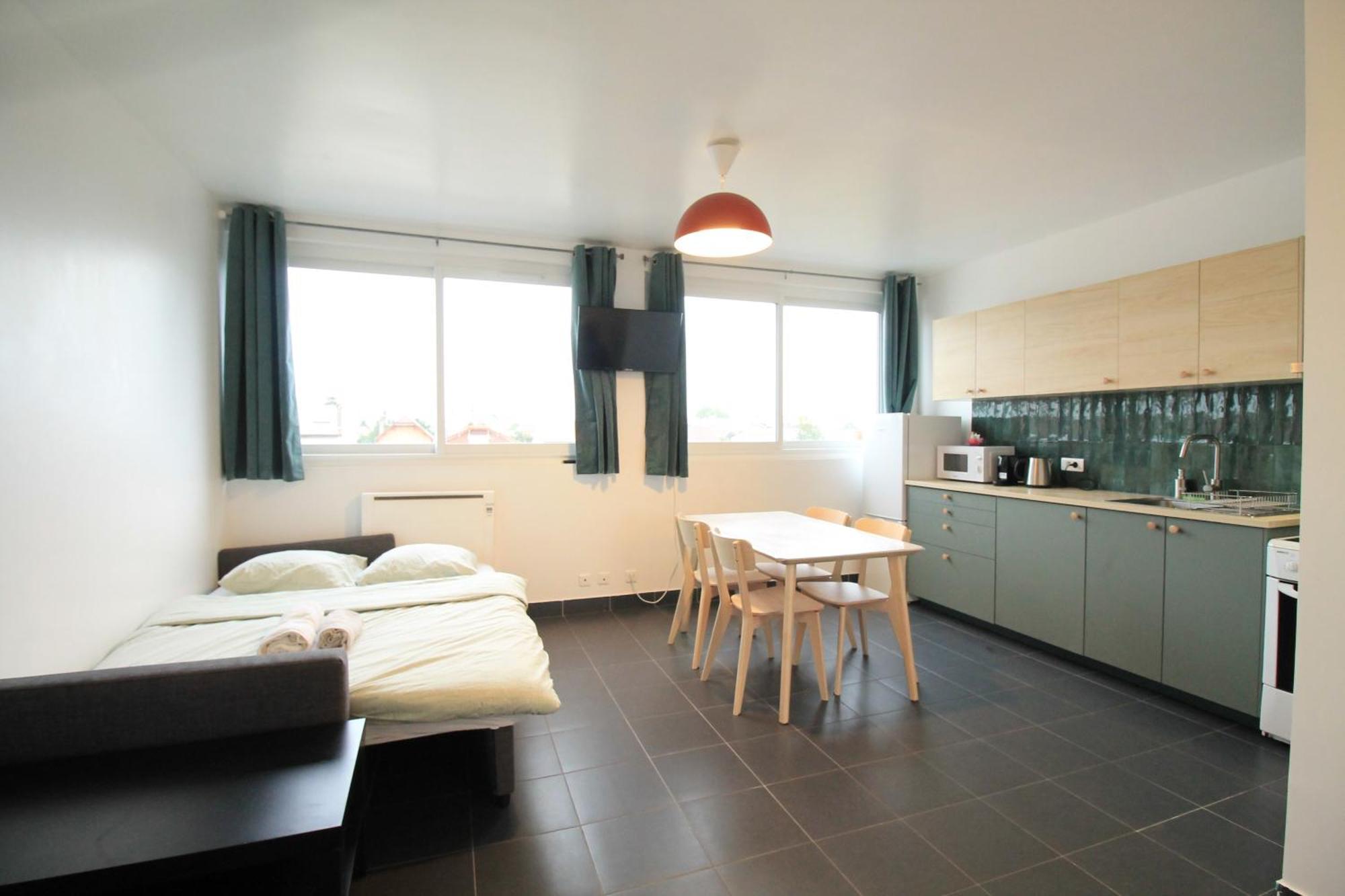 Escale-Marne Fr - 202 - Free Parking - Free Luggage Storage - All Equipped - Linen Included - Washing Machine - 10Mn Walk Metro 8 - Rer A - Panoramic View - From 1 To 14 Guests Maisons-Alfort Rom bilde