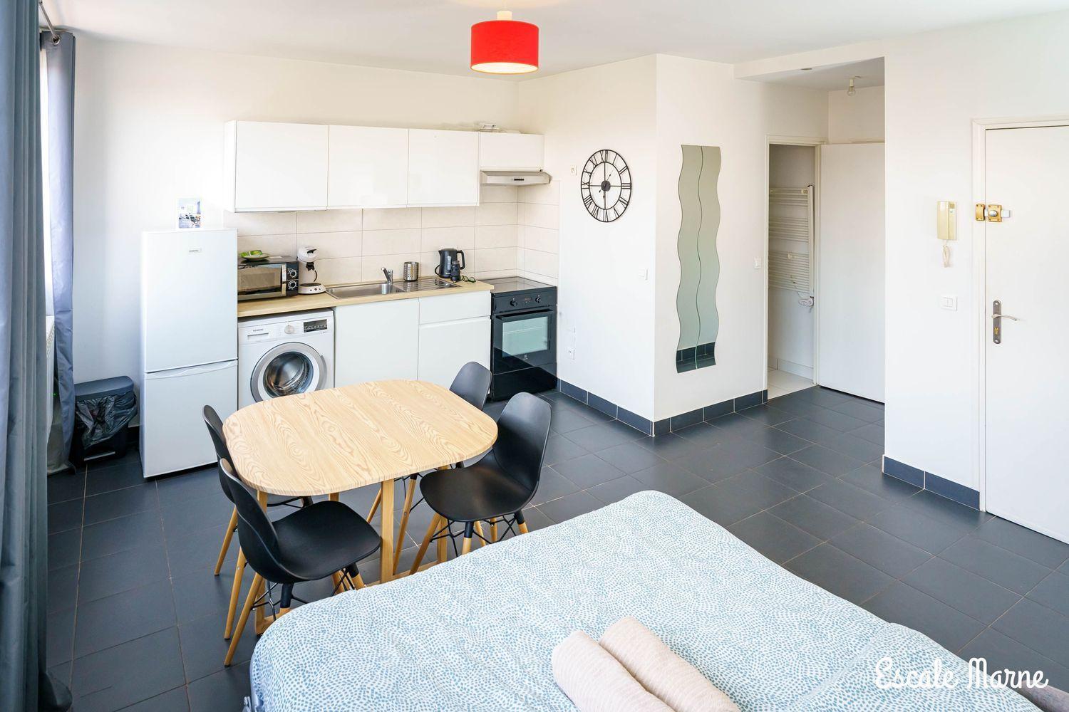 Escale-Marne Fr - 202 - Free Parking - Free Luggage Storage - All Equipped - Linen Included - Washing Machine - 10Mn Walk Metro 8 - Rer A - Panoramic View - From 1 To 14 Guests Maisons-Alfort Rom bilde